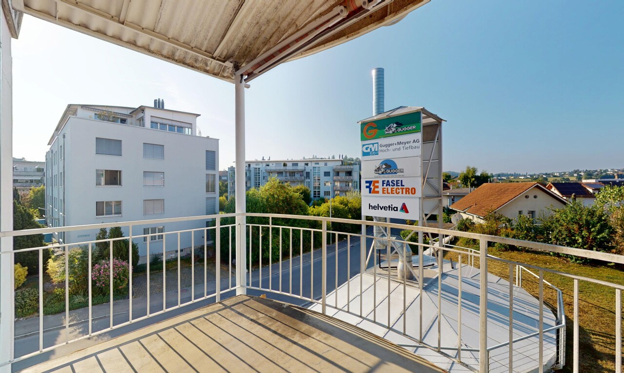 balcon avec from property et day time