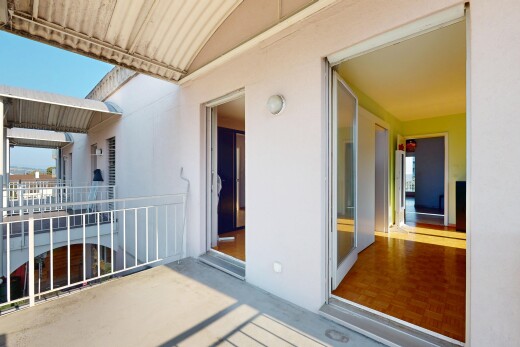 terrasse mit balkon und day time