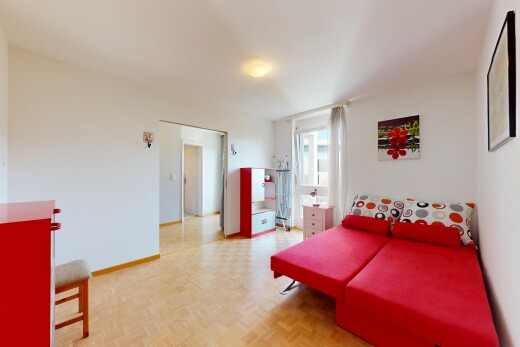 wohnzimmer mit gipskartonwand, drywall, natürliches licht, natural light, und inside property