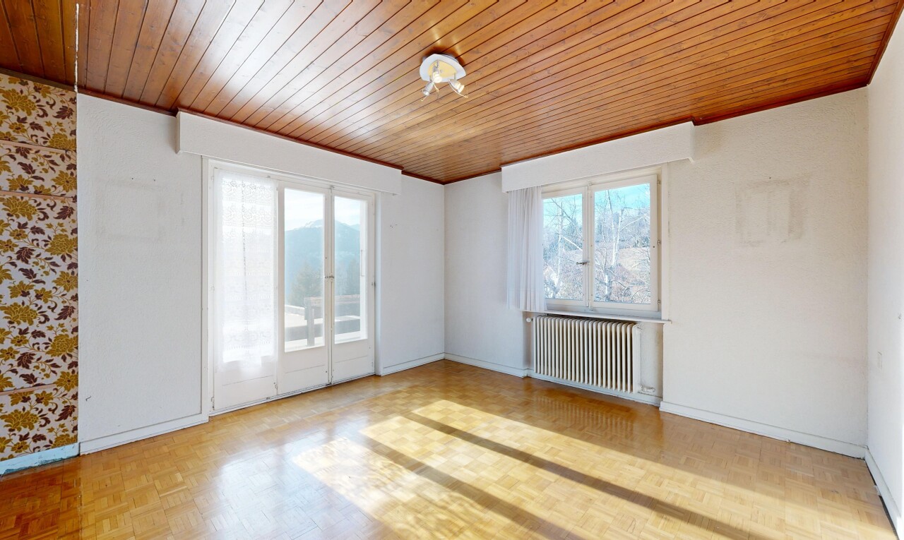 leerer raum mit holzdecke, wood ceiling, kühler, parquet floor, und holzfußboden
