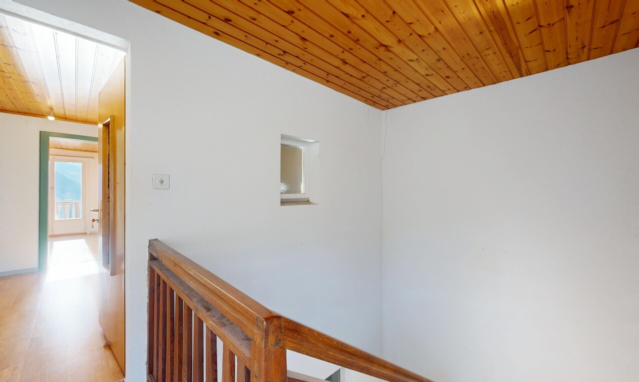 halle / korridor mit holzdecke, wood ceiling, gipskartonwand, drywall, und natürliches licht