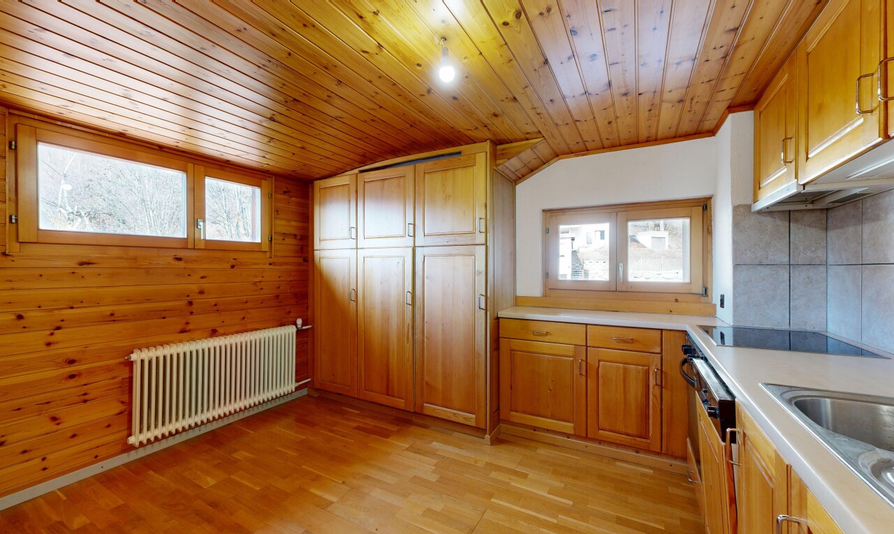 küche mit natürliches licht, natural light, kühler, light floor, und arbeitsplatten