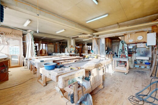 salle à manger avec inside property, sol en finition bois, wood finish floor, atelier, et hardwood floor