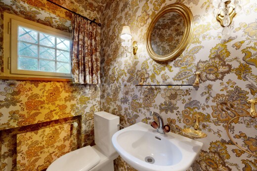 bad mit gäste-wc, spiegel, toilette, waschbecken, und inside property