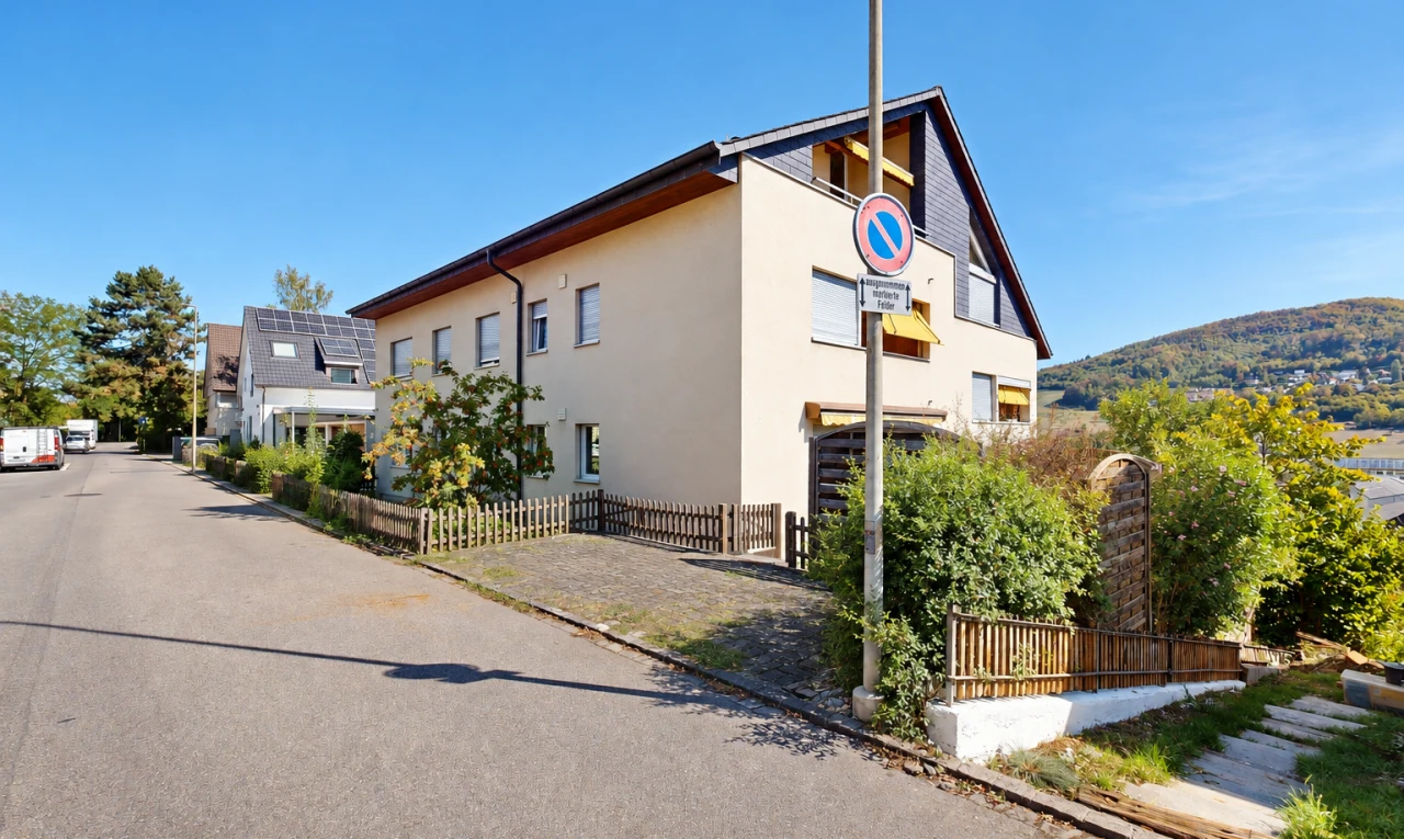 außenansicht mit day time, zaun, und stuckverkleidung