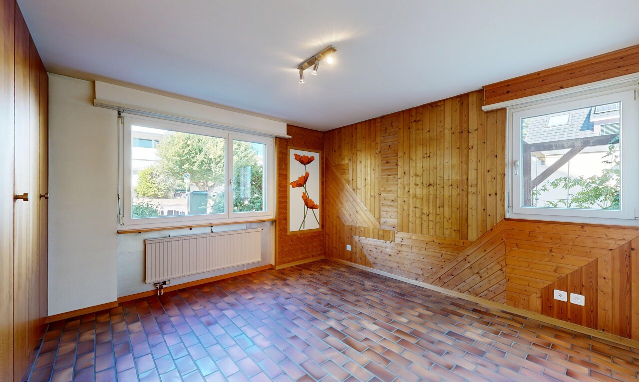 leerer raum mit deckenbeleuchtung, holzwand, wood wall, kühler, und dated wood wall