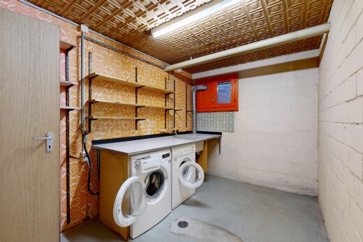 wäschekammer mit betonboden, concrete floor, wäscherei, decorative ceiling, und keller