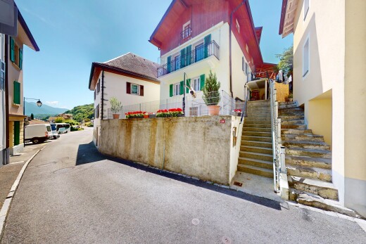 außenansicht mit treppen, day time, stuckverkleidung, und property visible