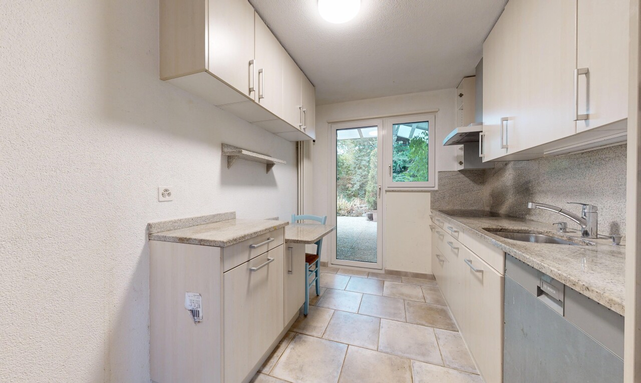 küche mit light floor, light countertops, küchenrückwand beim herd, küchenrückwand beim Herd, und waschbecken
