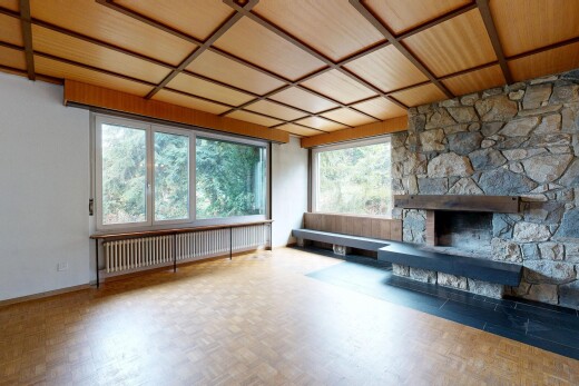 leerer raum mit gipskartonwand, drywall, kamin, natürliches licht, und kühler