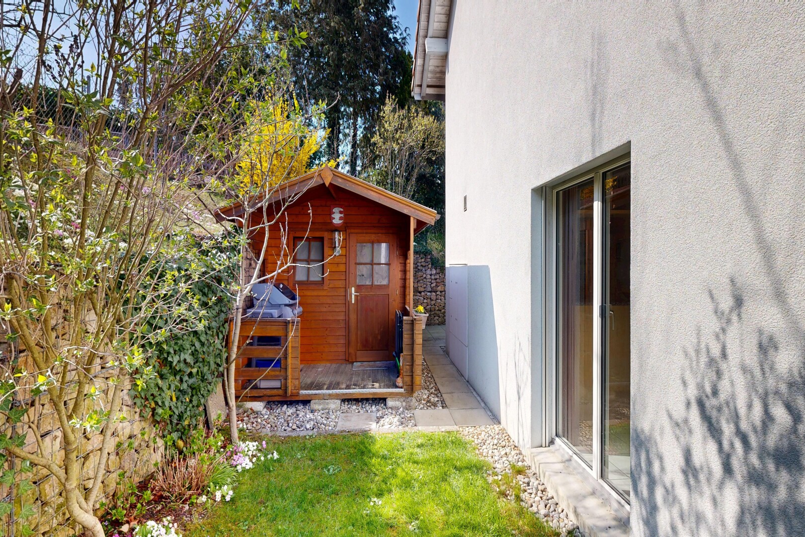 außenansicht mit außenansicht, stuckverkleidung, und from property