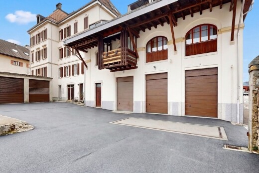 außenansicht mit day time und eingebaute garage