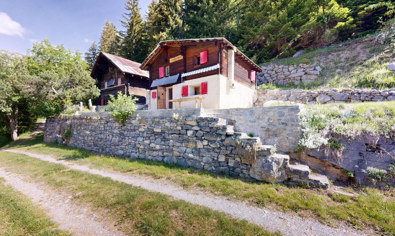façade avec day time, property visible, et bardage en stuc