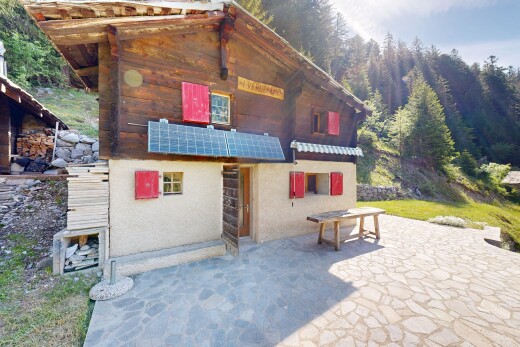 façade avec from property, bardage en stuc, terrasse, et day time