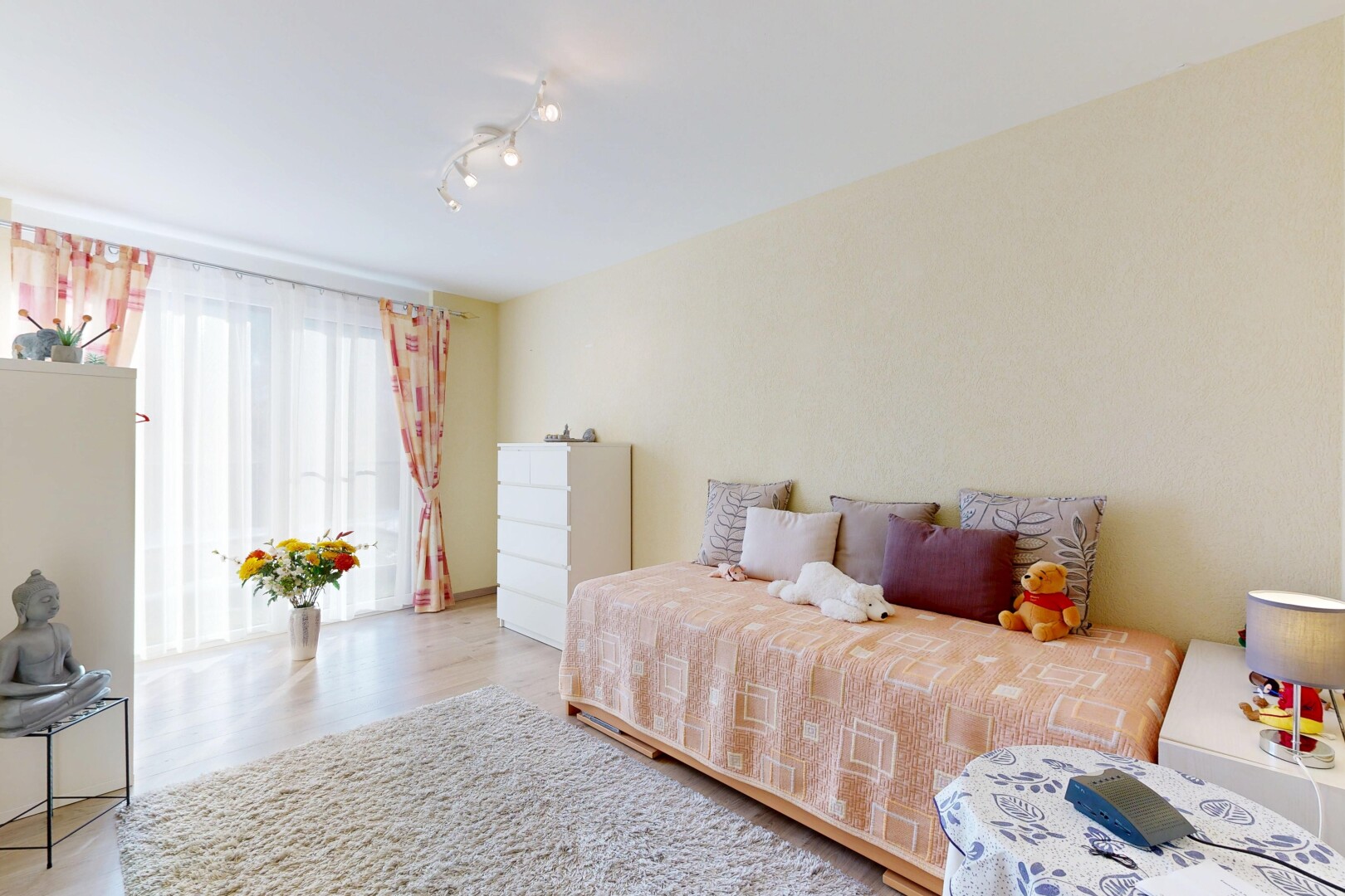 chambre avec lumière naturelle, natural light, inside property, cloison sèche, et drywall