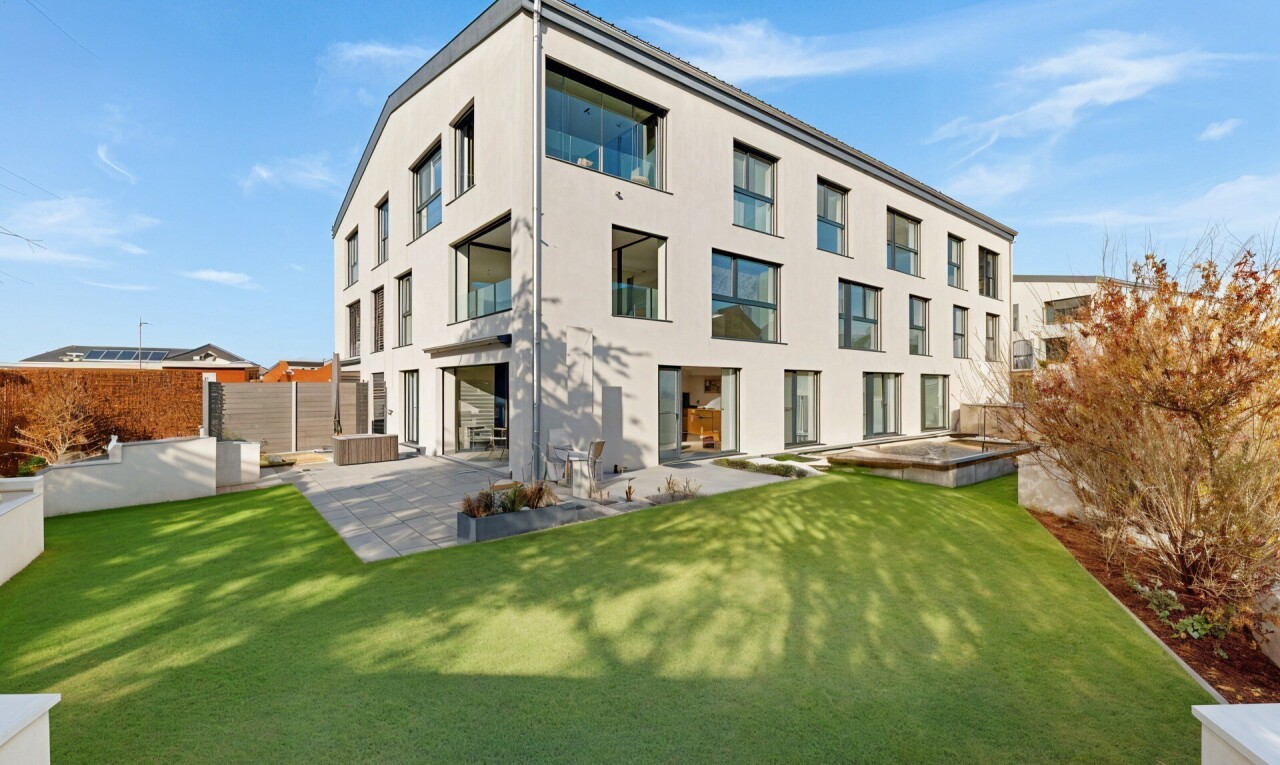 Rez-de-jardin contemporain avec vaste jardin privatif