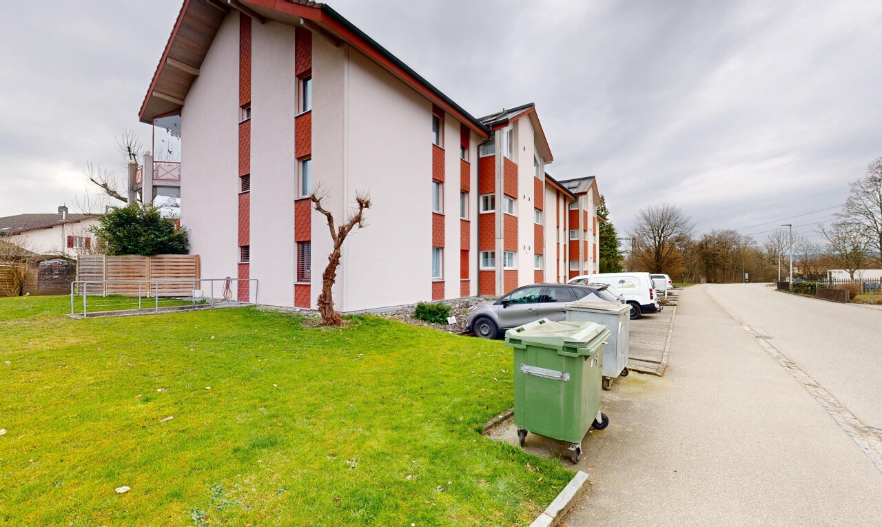 view of apartment building / complex