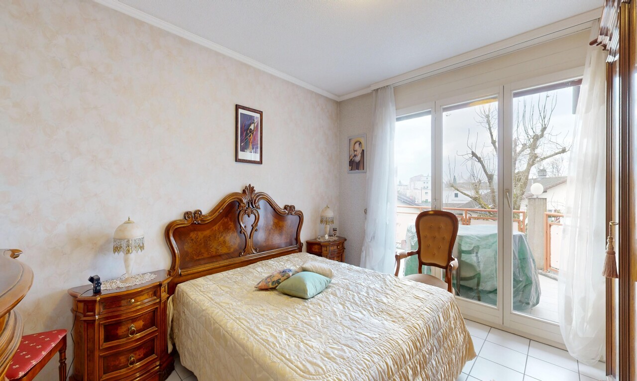 room with ornamental molding, access to exterior, and light tile patterned floors