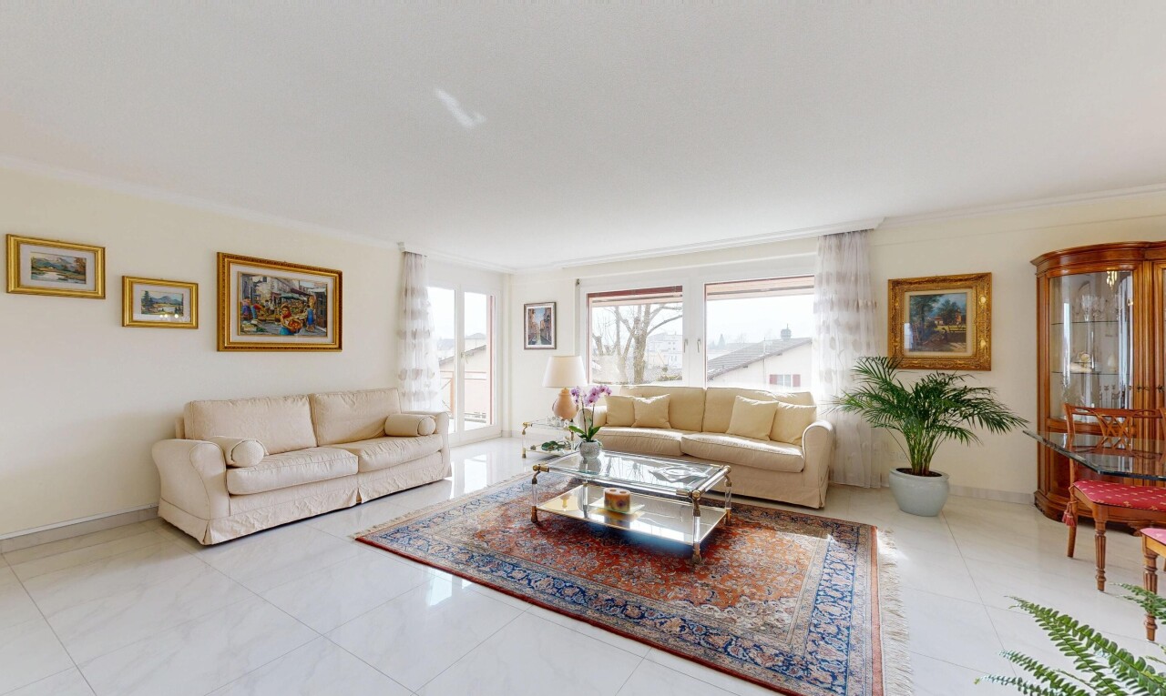 living room featuring baseboards and crown molding