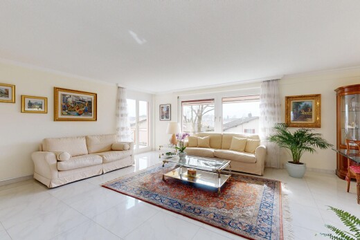 salon avec drywall, cloison sèche, baseboards wall, plinthes murales, et crown molding