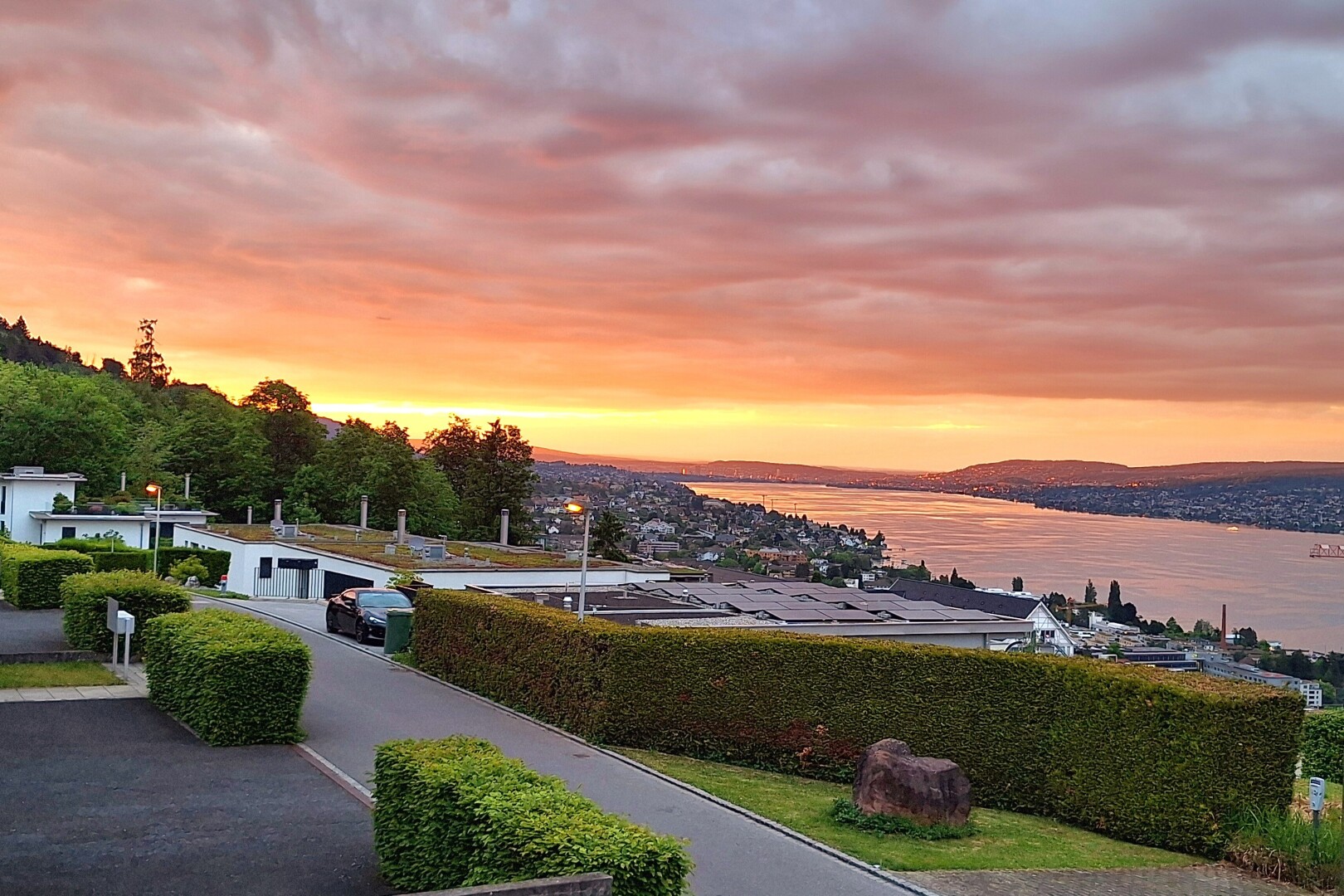 vue sur la montagne avec dusk, vue sur l'eau, et water view