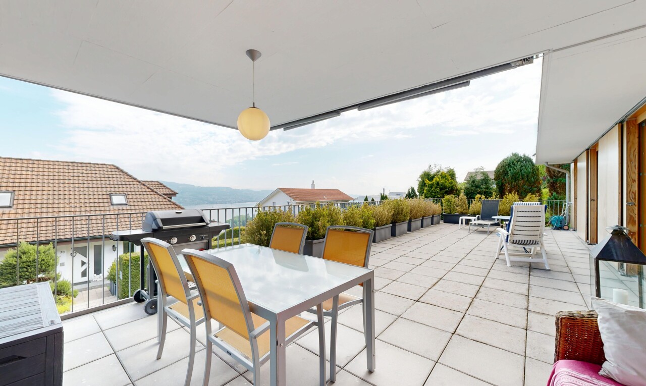 terrasse avec terrasse, coin repas extérieur, day time, et gril