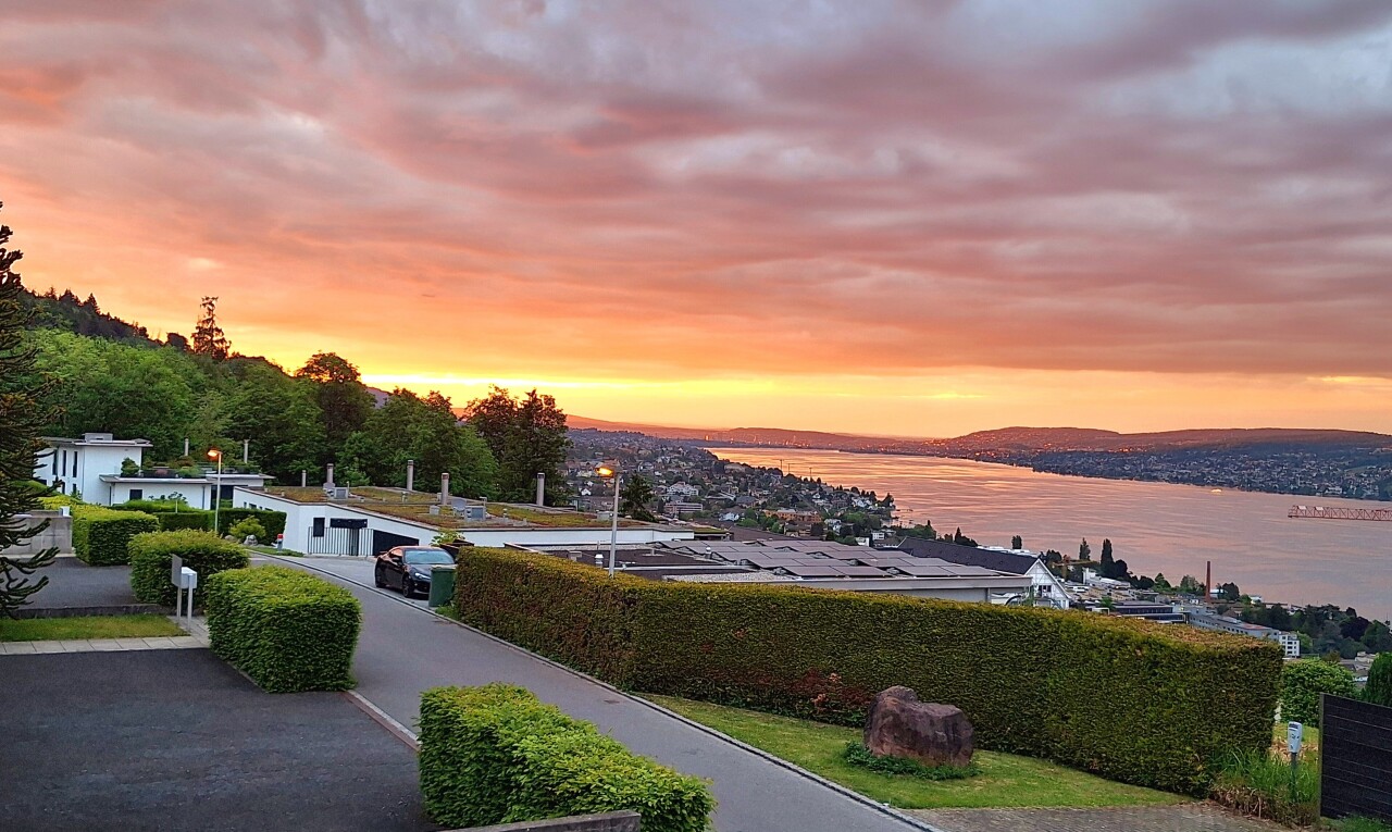vue sur la montagne avec dusk, vue sur l'eau, et water view