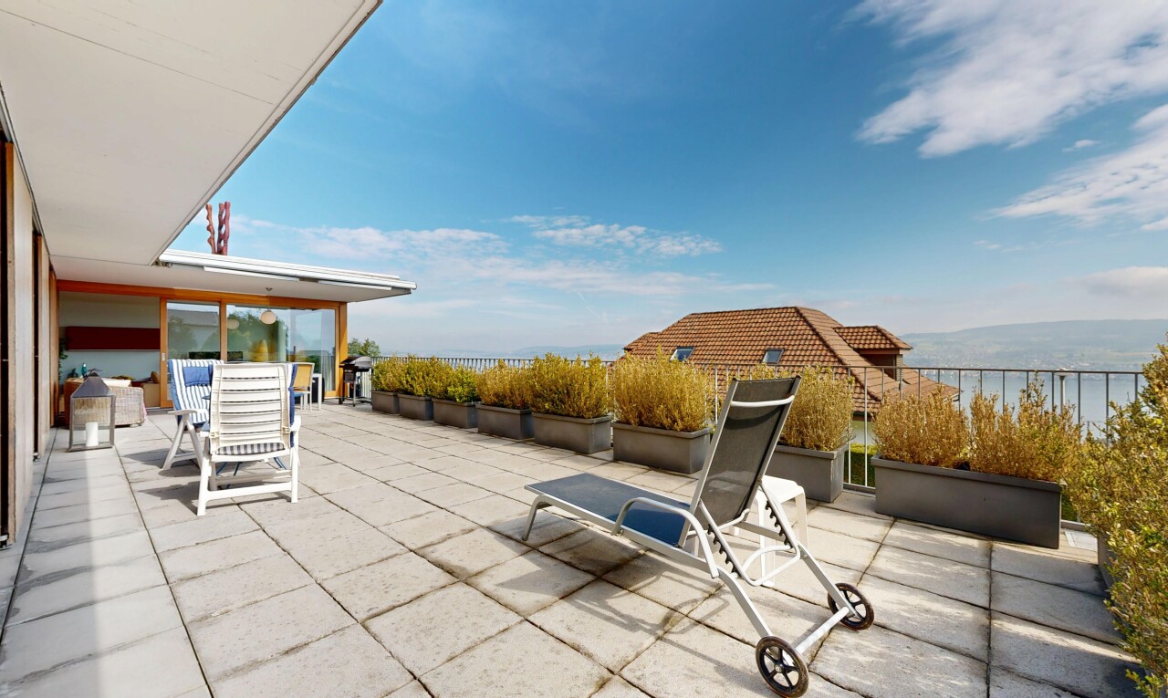 terrasse avec terrasse, from property, coin repas extérieur, day time, et vue sur l'eau