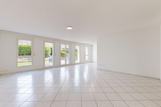 pièce vide avec lumière naturelle, natural light, light floor, inside property, et cloison sèche