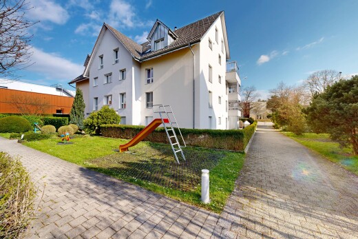 außenansicht mit day time, dachgaube, from community, apartment complex view, und spielplatz