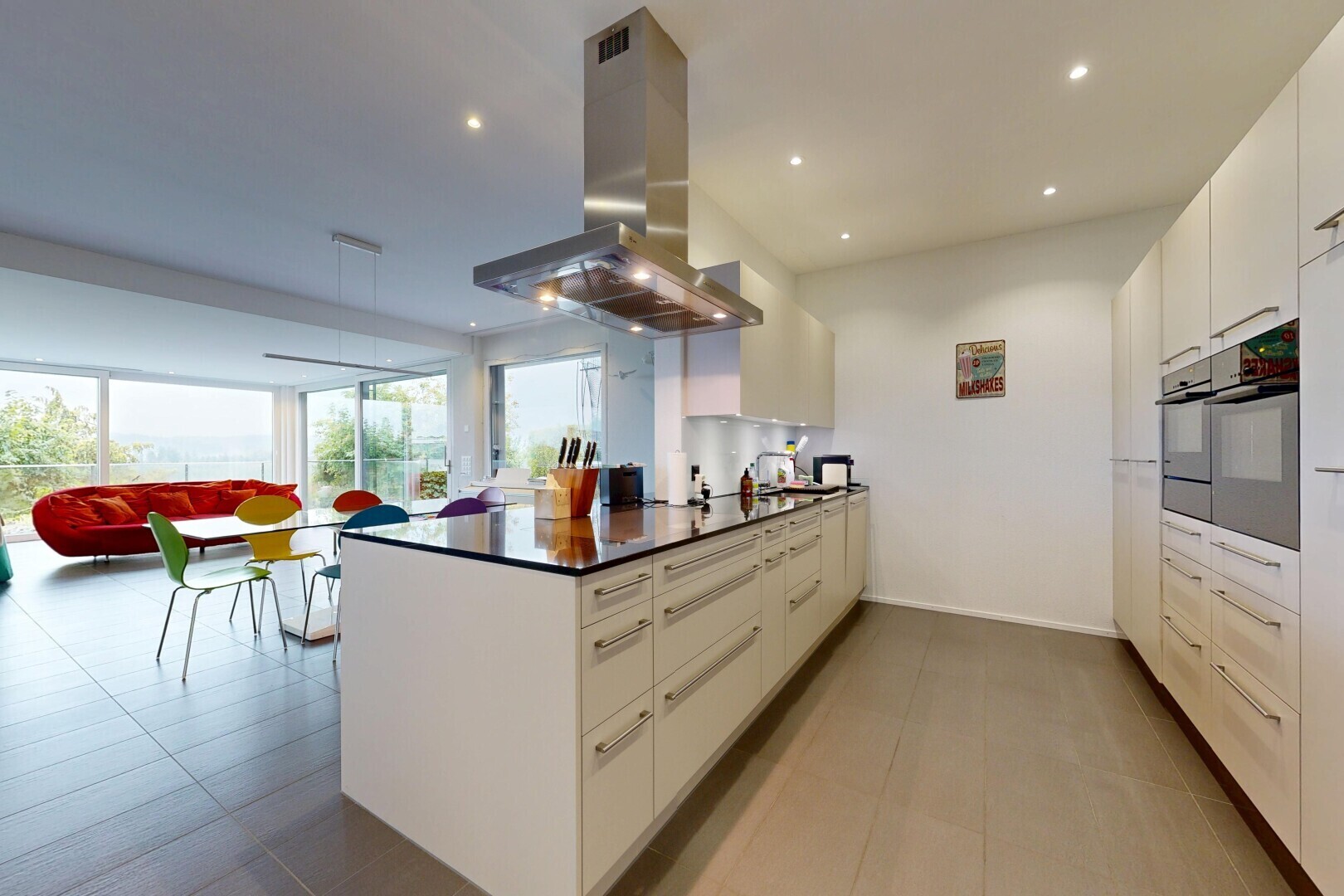 küche mit dunstabzugshaube, einbauleuchten, dark countertops, arbeitsplatten, und drywall