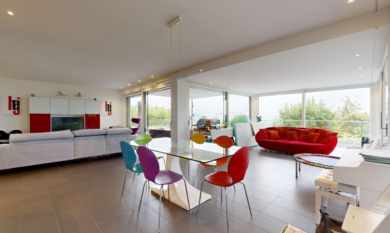 wohn- / esszimmer mit einbauleuchten, inside property, und floor ceiling windows