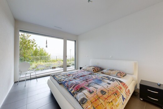 zimmer / schlafzimmer mit gipskartonwand, drywall, und inside property