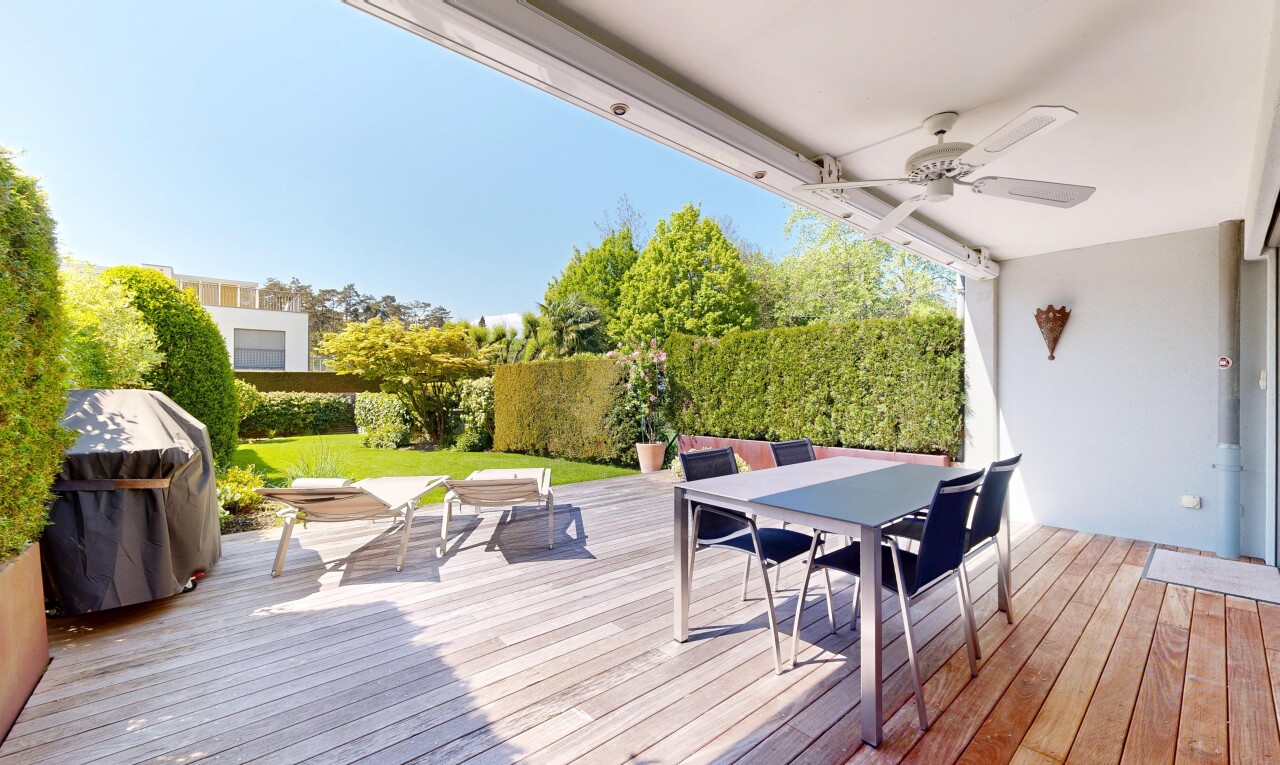 terrasse avec terrasse, coin repas extérieur, from property, ventilateur de plafond, et gril