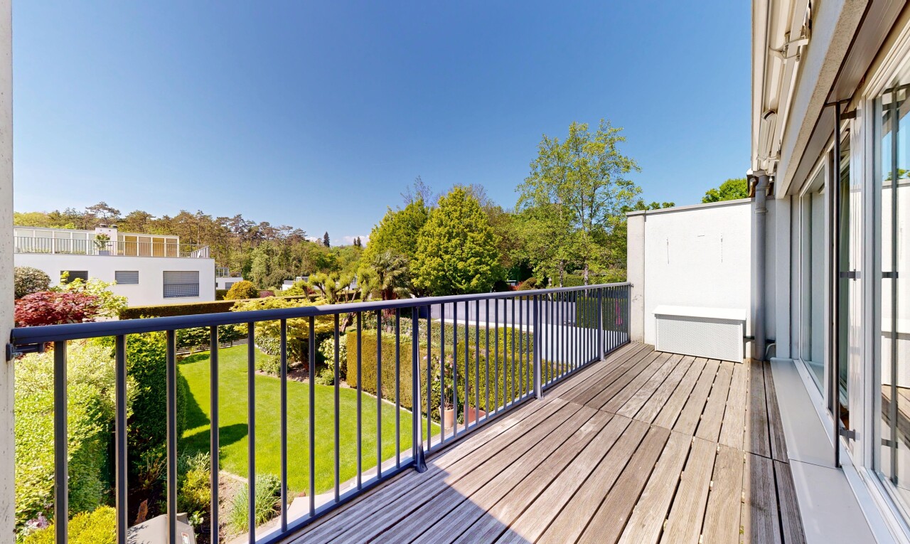 balcon avec from property et day time