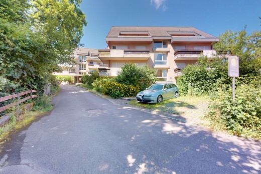 außenansicht mit property visible, zaun, und day time