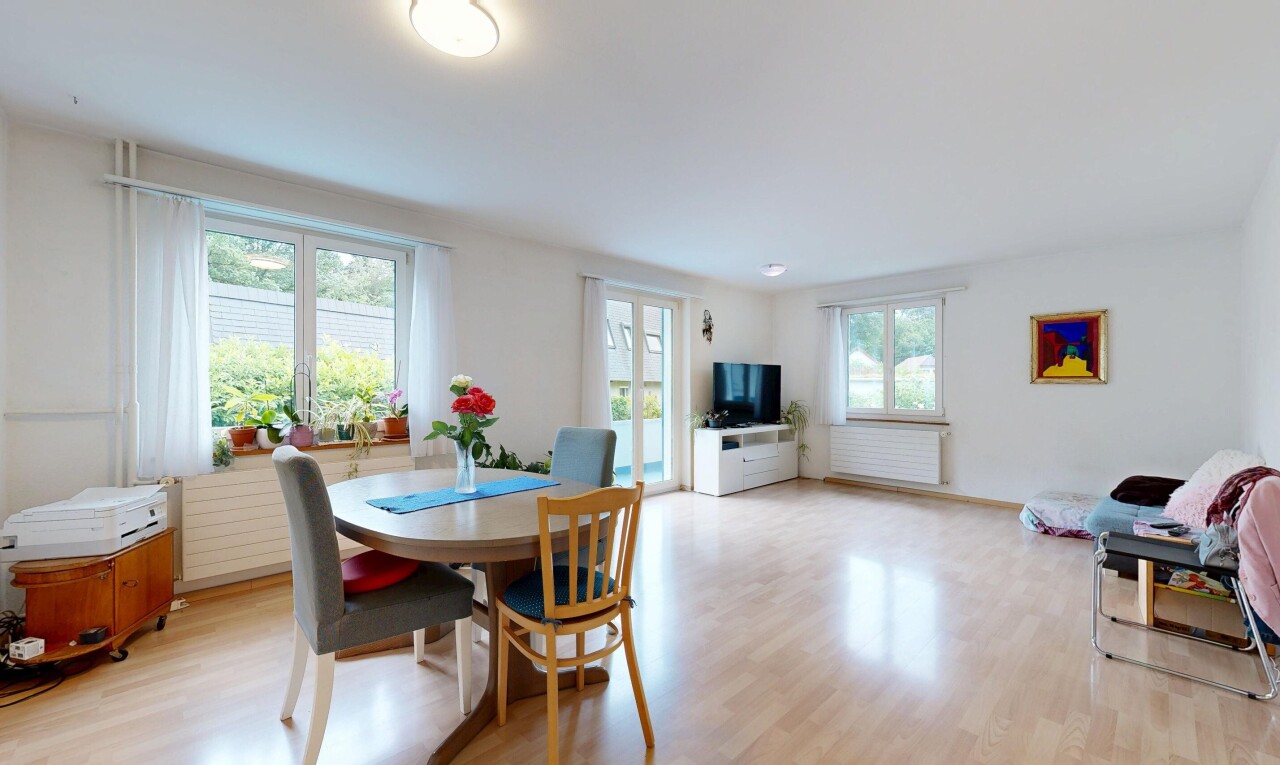 esszimmer mit holzfußboden, wood finish floor, gipskartonwand, drywall, und inside property