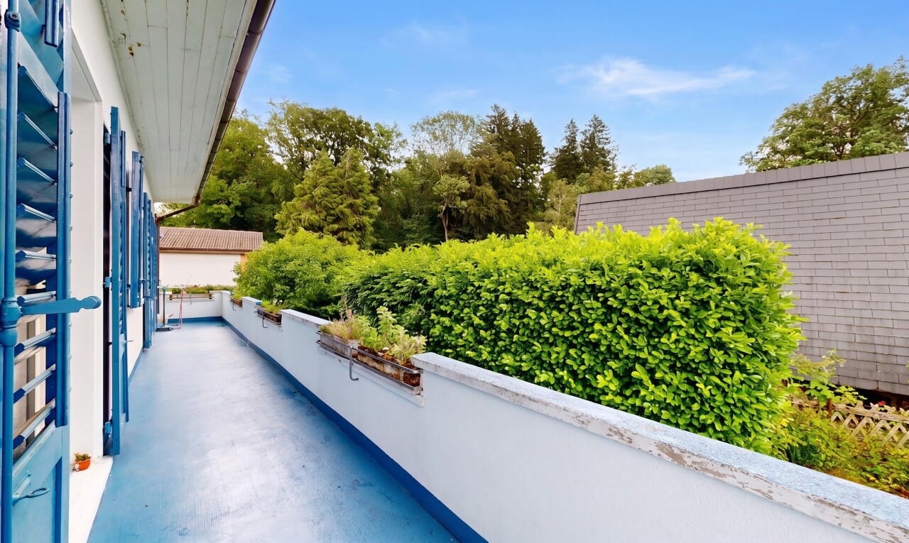 balkon mit from property, balkon, und day time