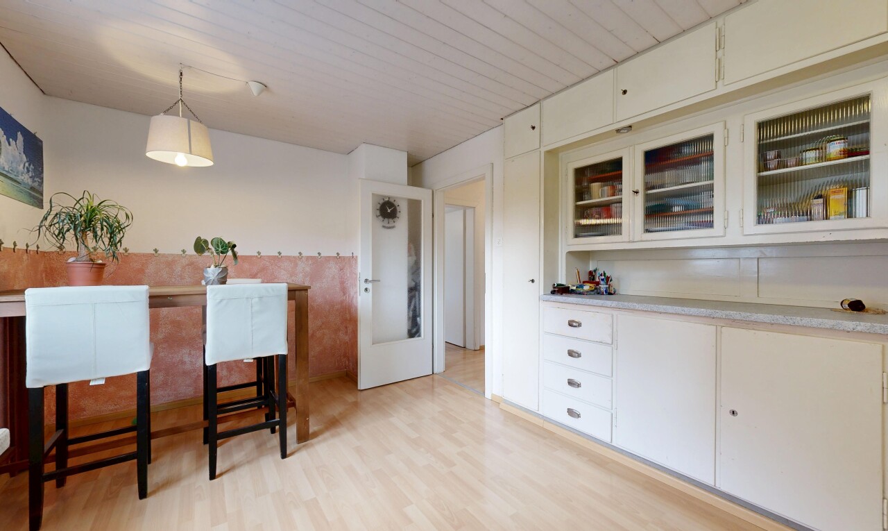 esszimmer mit holzfußboden, wood finish floor, light floor, inside property, und gipskartonwand