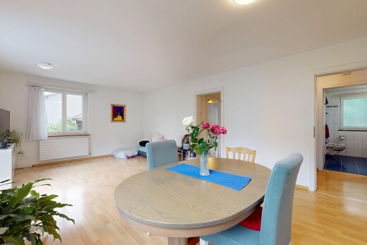 esszimmer mit natürliches licht, natural light, kühler, inside property, und holzfußboden
