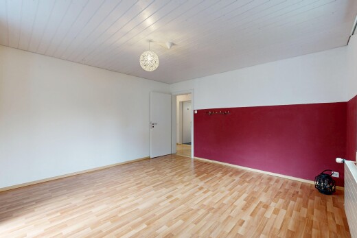 leerer raum mit holzfußboden, wood finish floor, gipskartonwand, drywall, und inside property
