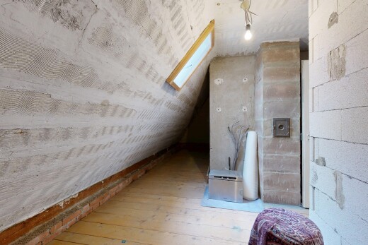 bathroom featuring light wood-style floors, a skylight, and vaulted ceiling