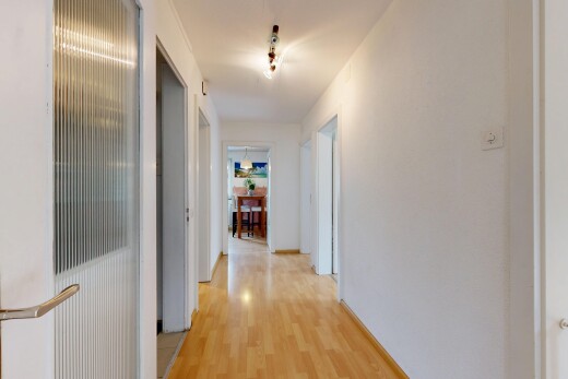 halle / korridor mit wood finish floor, holzfußboden, drywall, gipskartonwand, und inside property