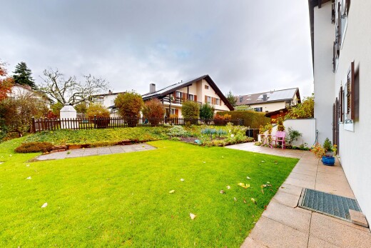 garten mit rasen, zaun, terrasse, und overcast
