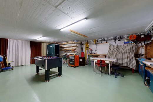 büro mit finished concrete floor, betonboden, concrete floor, werkstatt, und inside property