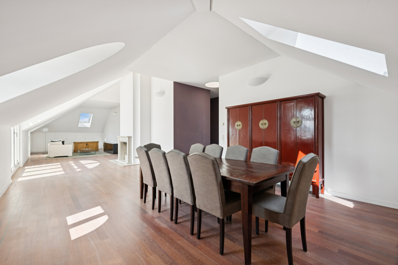 esszimmer mit dachschräge, vaulted ceiling, holzfußboden, wood finish floor, und zusätzliches zimmer