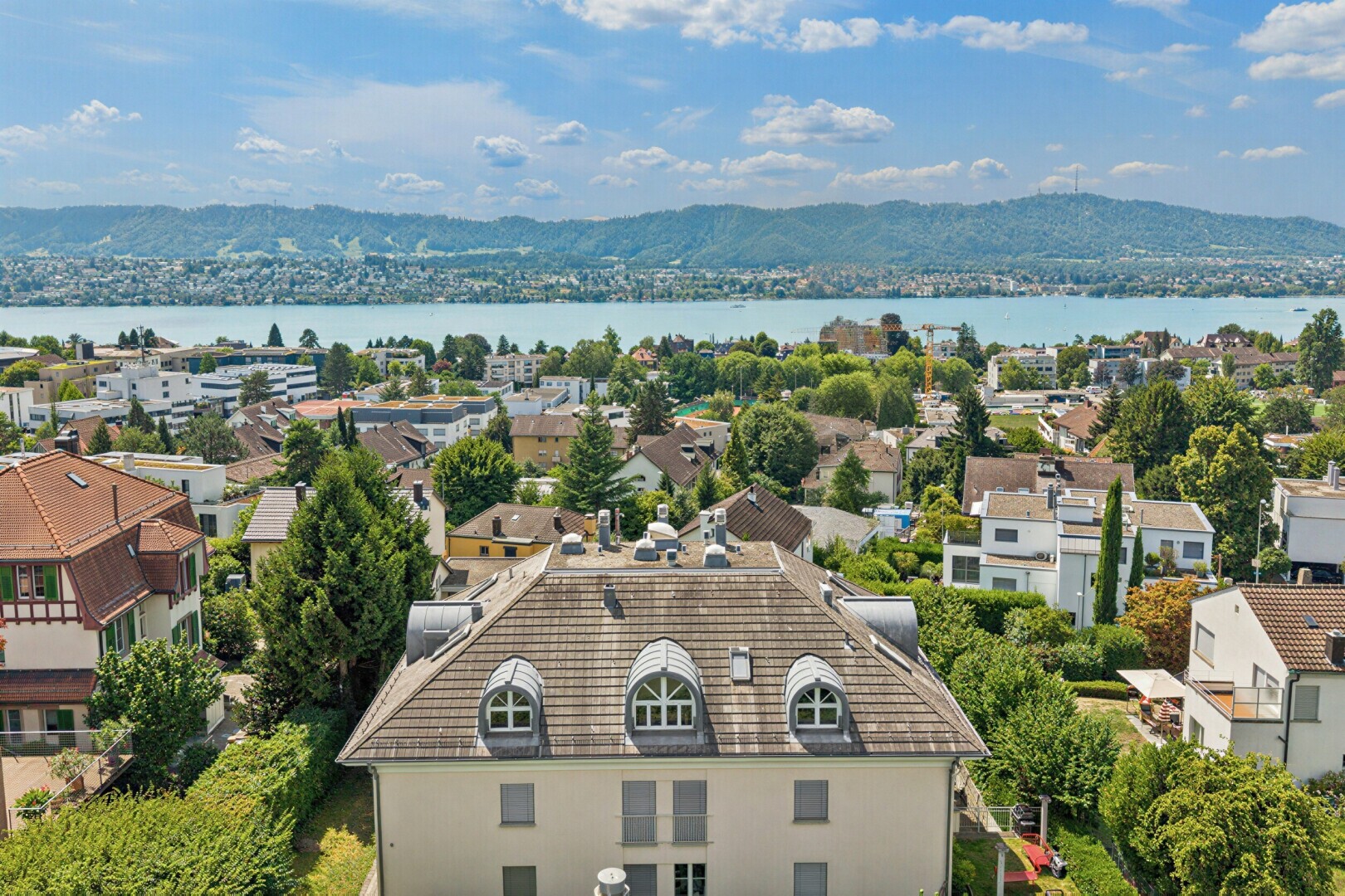 seesicht mit day time, mountain view, blick auf die berge, residential view, und wohngebietblick