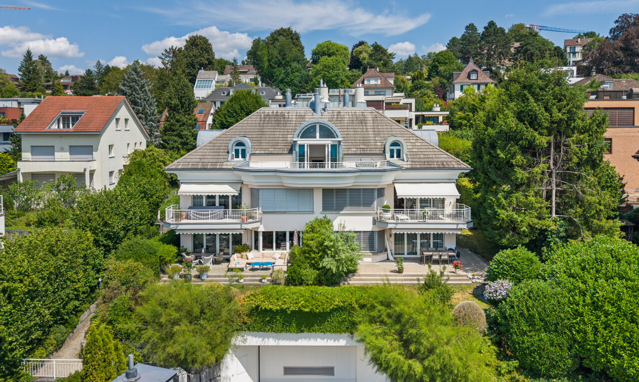 außenansicht mit balkon, drone view, day time, terrasse, und markise