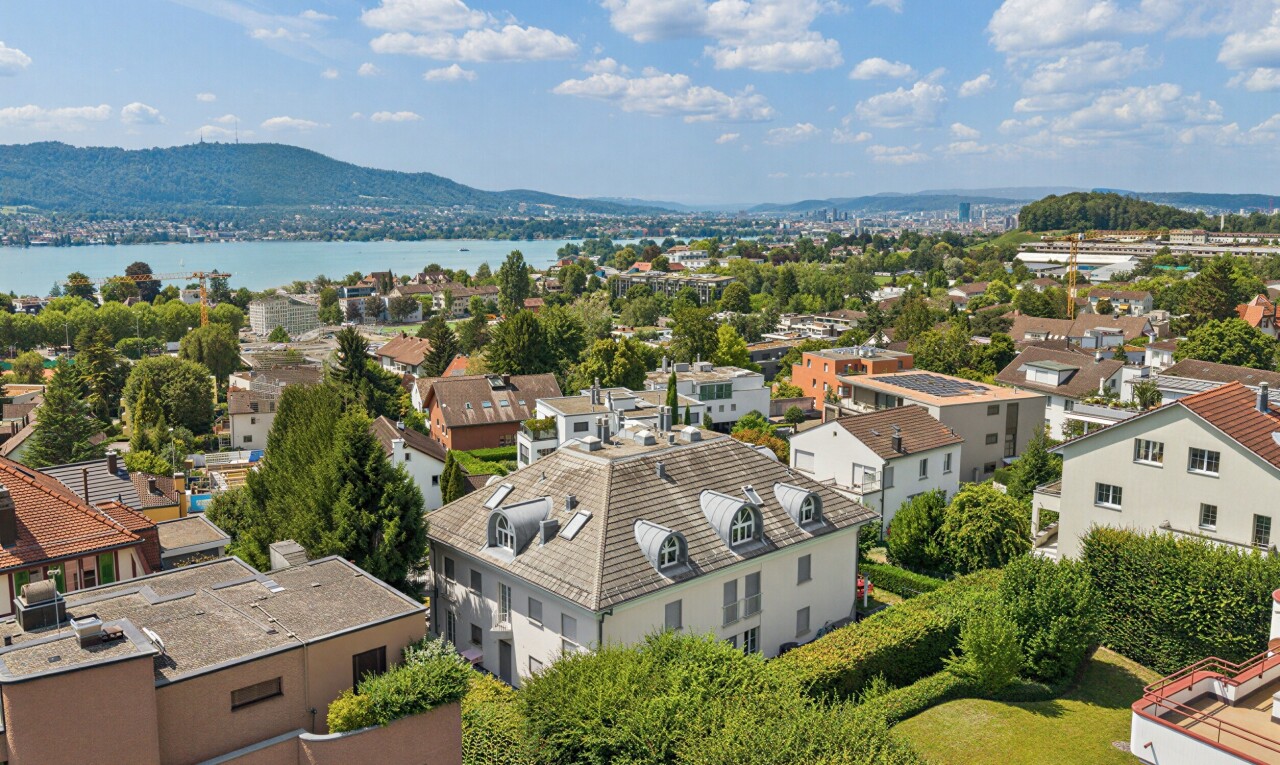 blick auf die berge mit residential view, wohngebietblick, day time, neighborhood view, und mountain view
