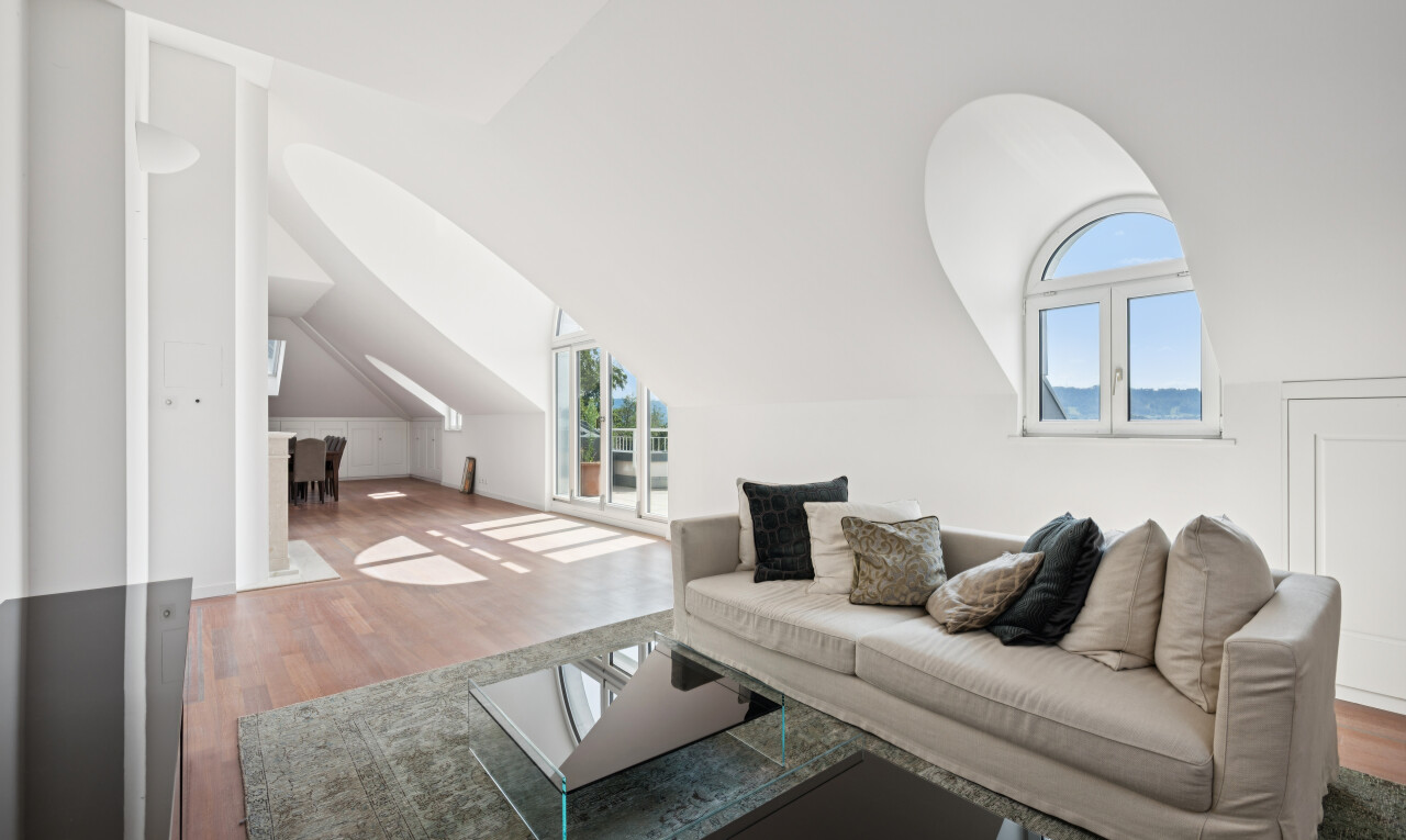 living room with wood finished floors and vaulted ceiling